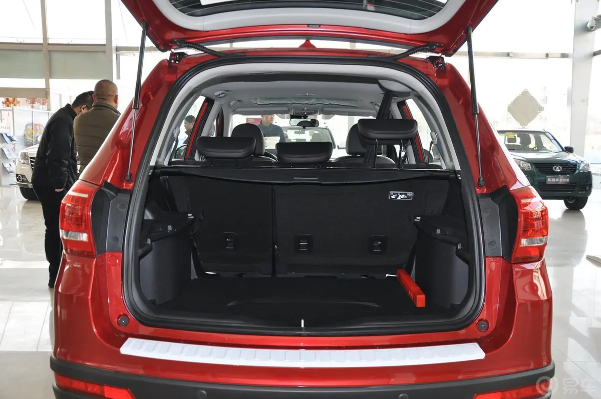 哈弗H6运动版 1.5T 自动 两驱 豪华型行李箱空间