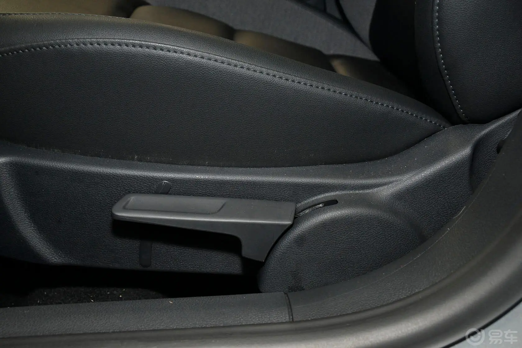 宝来质惠版 1.6L 自动舒适型座椅调节键