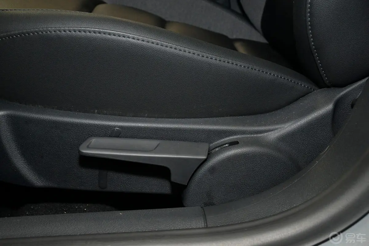 宝来质惠版 1.6L 自动舒适型座椅调节键