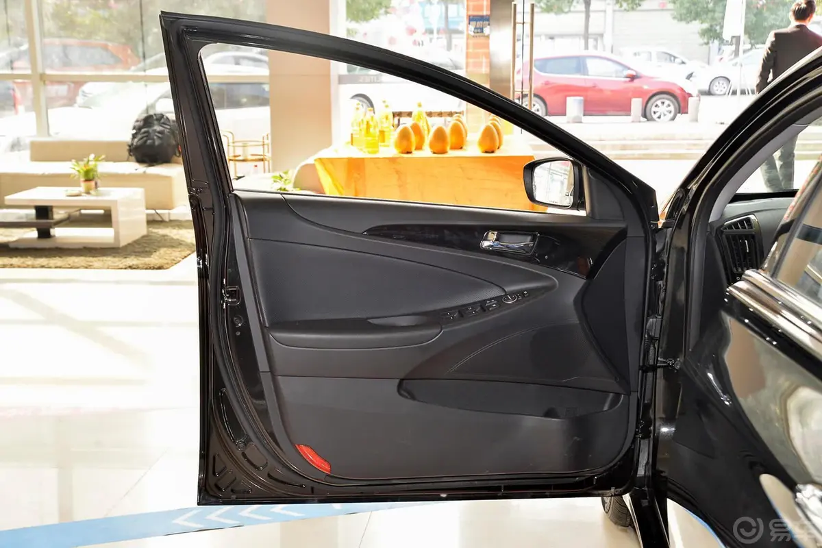 索纳塔2.4L 自动 GLS 领先版 国四驾驶员侧车门内门板