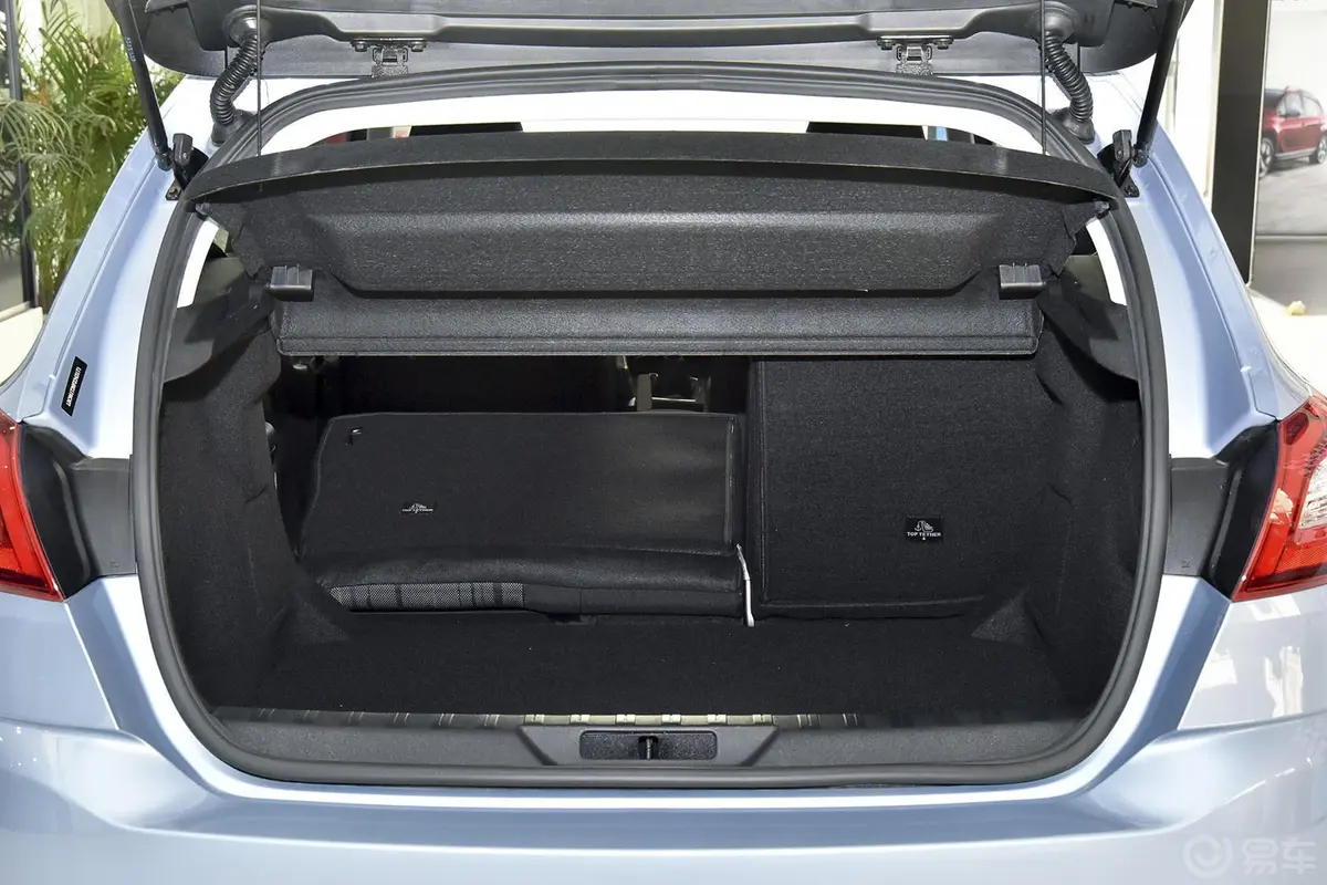 标致308S1.6L 手动 尚驰版行李箱空间