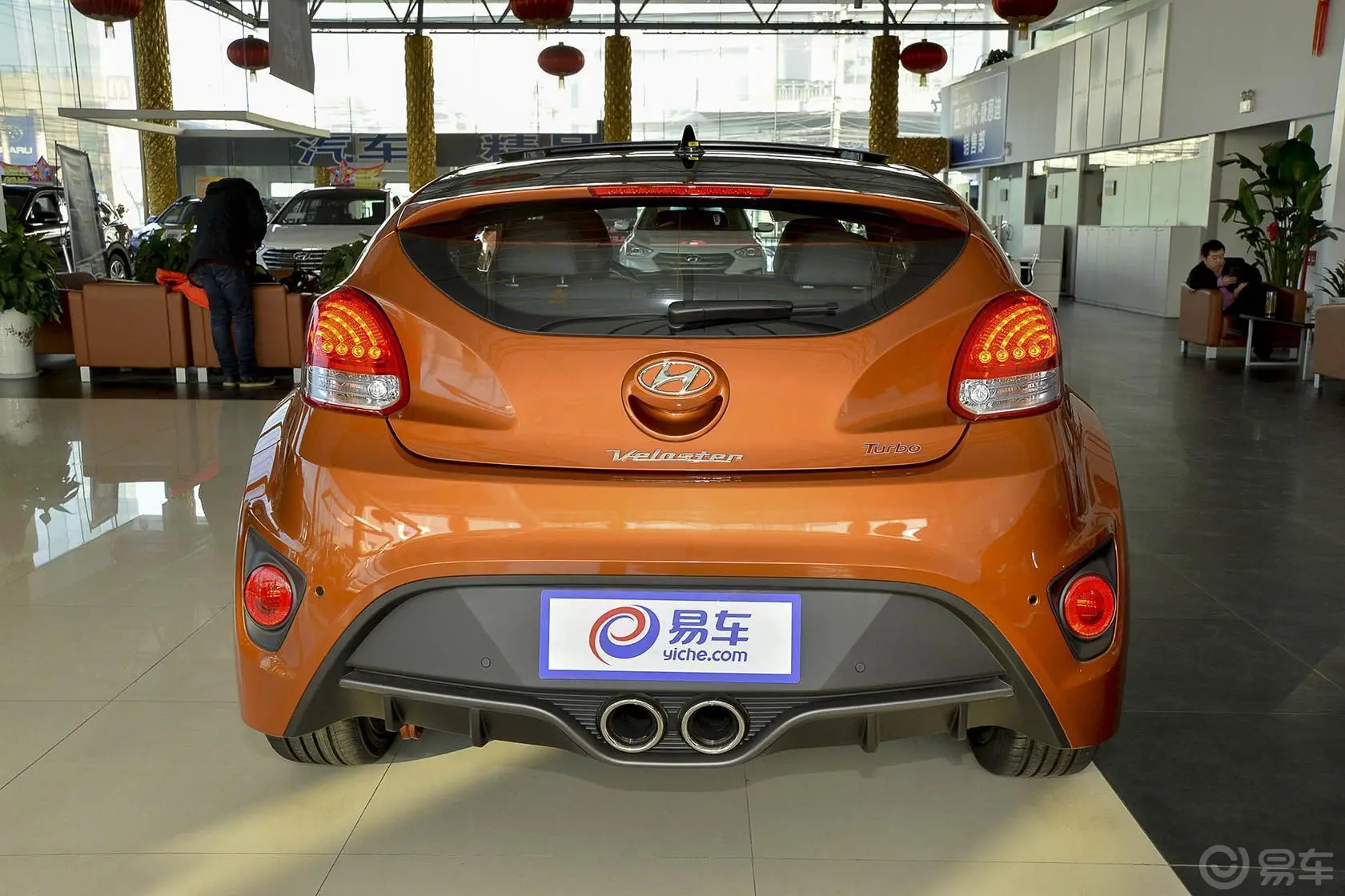 Veloster飞思1.6T 双离合 豪华版正后水平