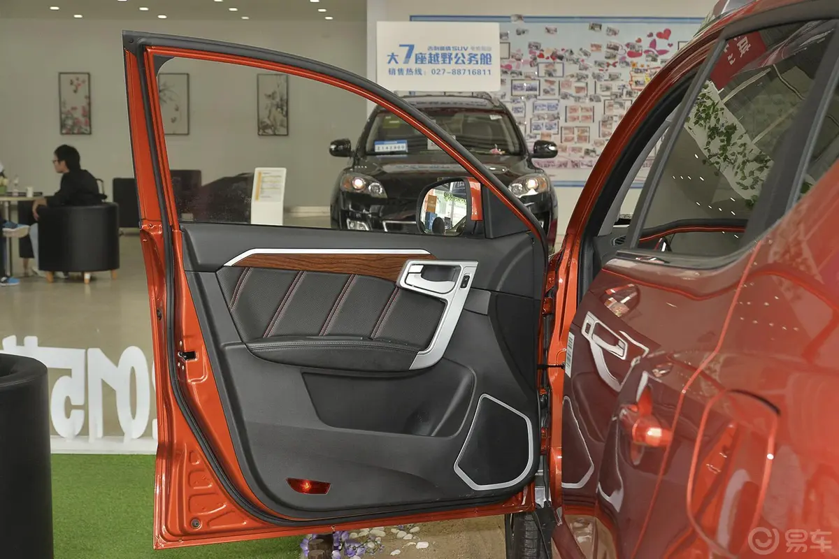 吉利GX7运动版 2.0L 自动 尊贵型驾驶员侧车门内门板