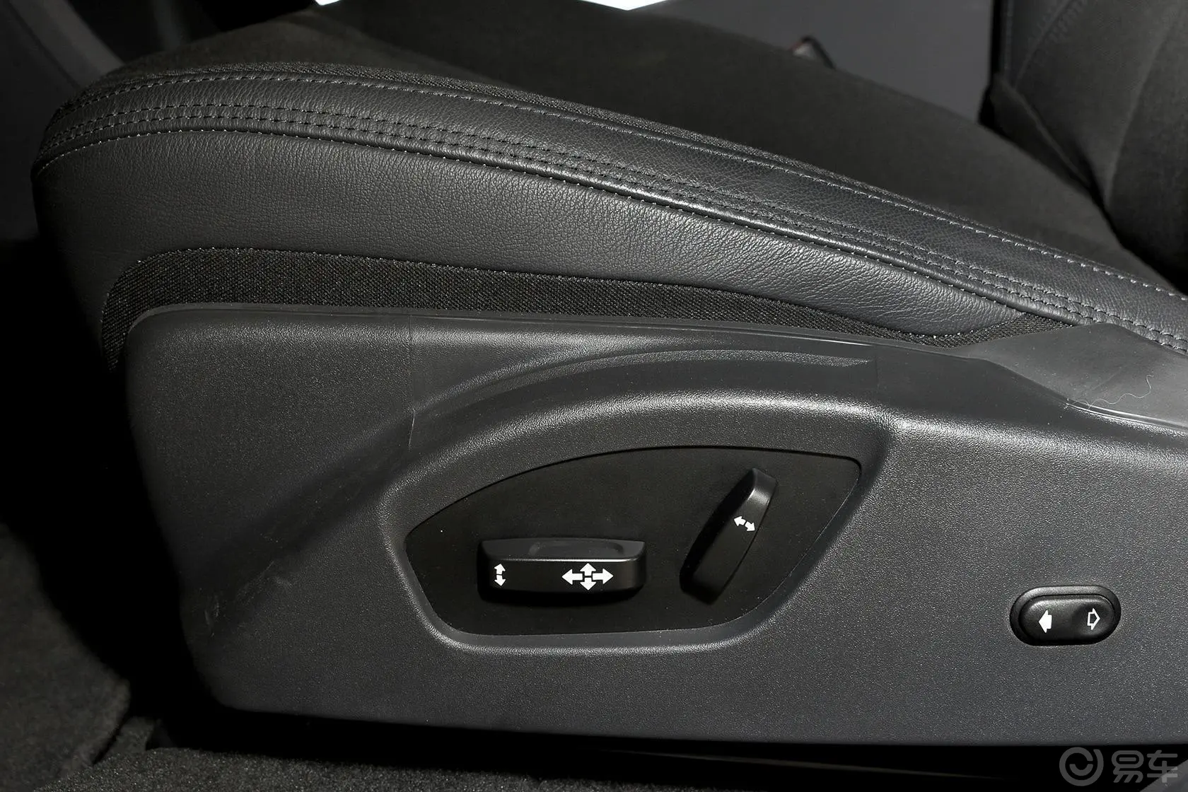 沃尔沃XC60T5 智行版座椅调节键