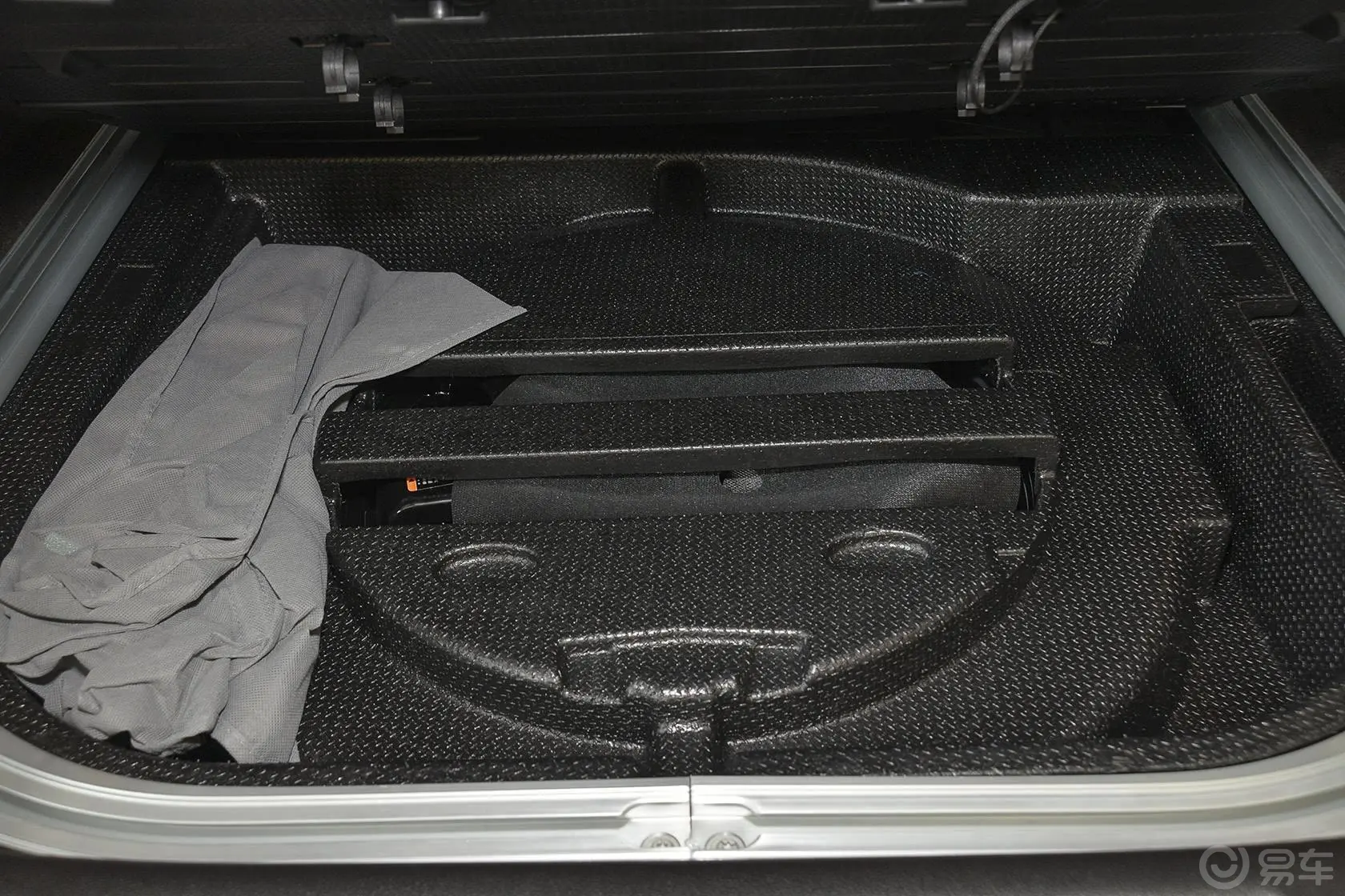 凯迪拉克SRX3.0L 手自一体 领先型备胎