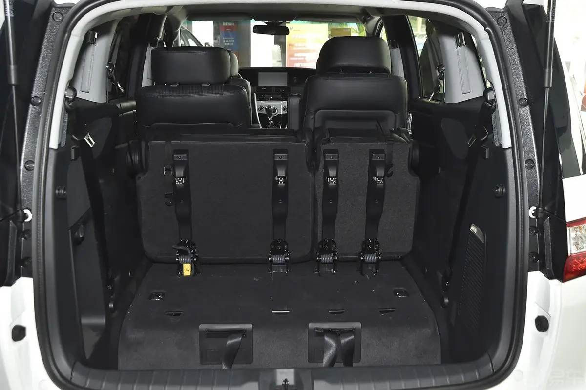 大7 MPV2.0T 手自一体 商务型空间