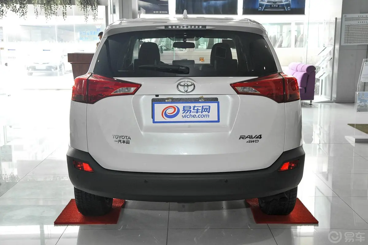 RAV4荣放2.5L 手自一体 精英版正后水平