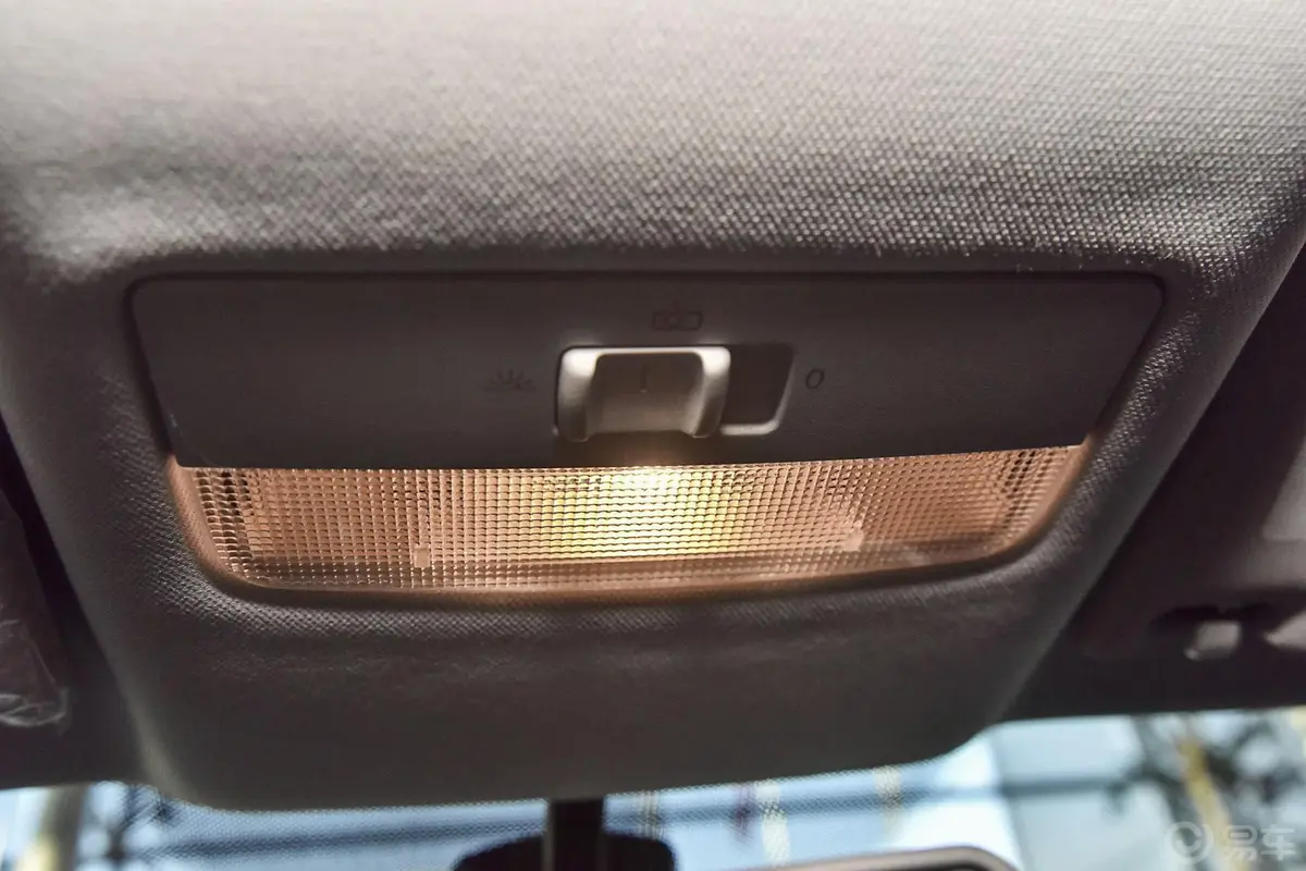 Polo1.4L 手动 舒适版前排车顶中央控制区