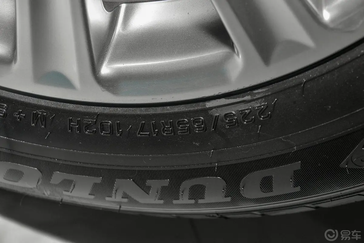 雷克萨斯NX300h 锋尚版轮胎规格