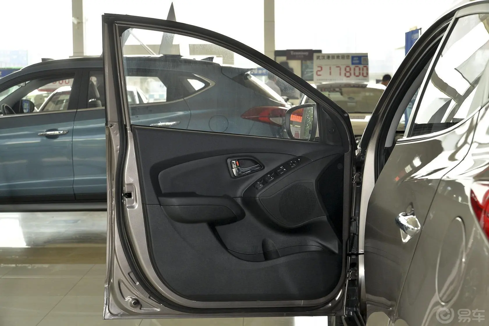 现代ix352.4L GLX 自动 两驱 领先型 国IV驾驶员侧车门内门板