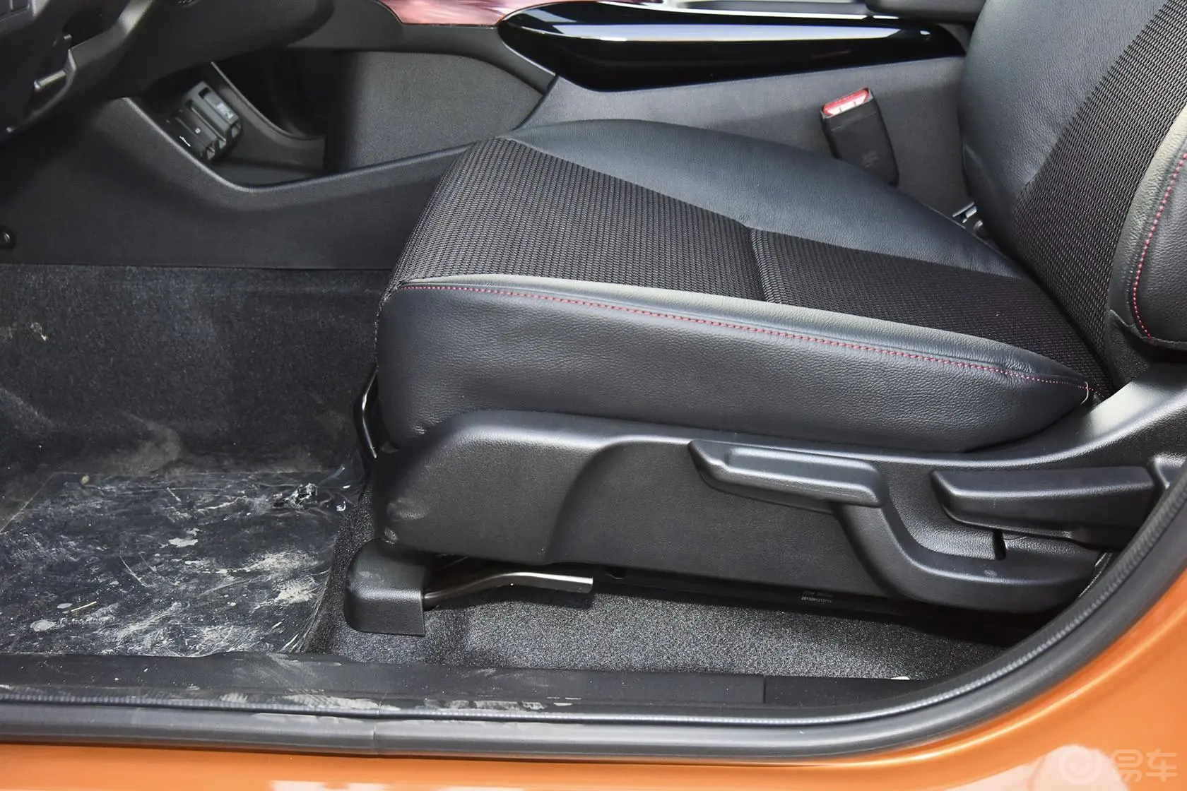本田XR-V1.8L EXi CVT 舒适版座椅调节键