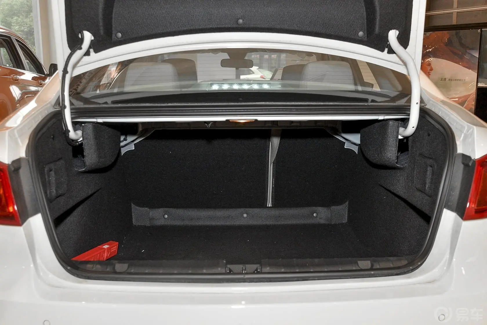 绅宝D501.5L CVT 标准超值导航版行李箱空间