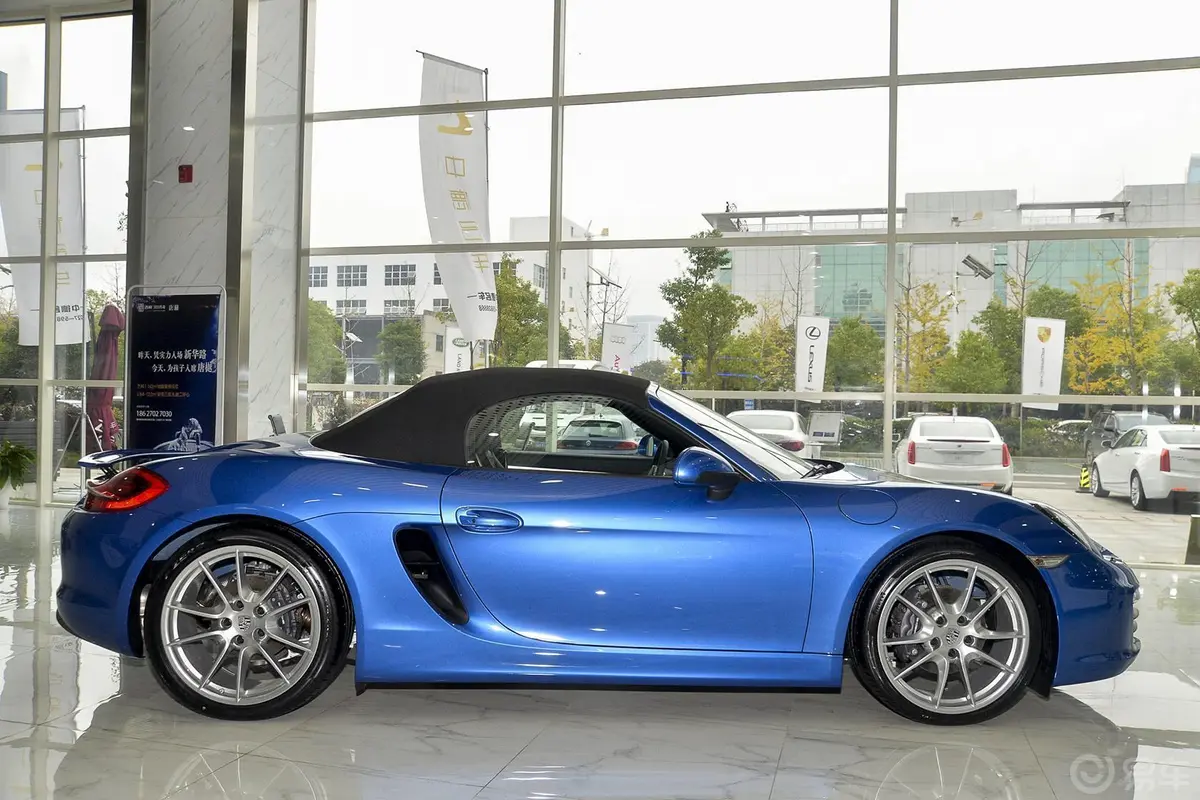 BoxsterBoxster 2.7 Style Edition正侧车头向右水平