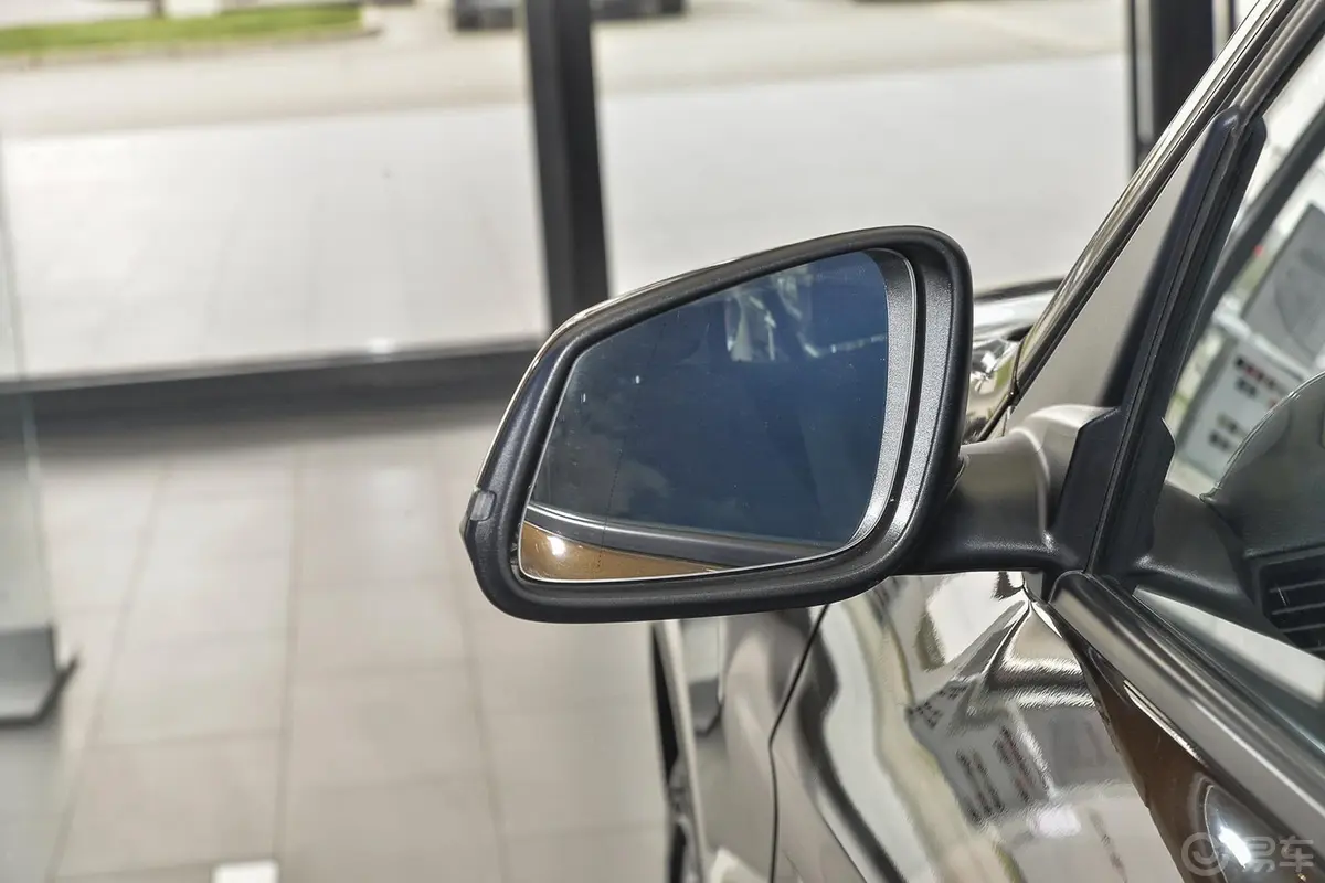宝马X1sDrive20i 运动设计套装后视镜镜面（后）