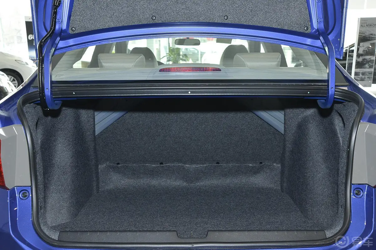 锋范1.5L CVT 舒适版行李箱空间