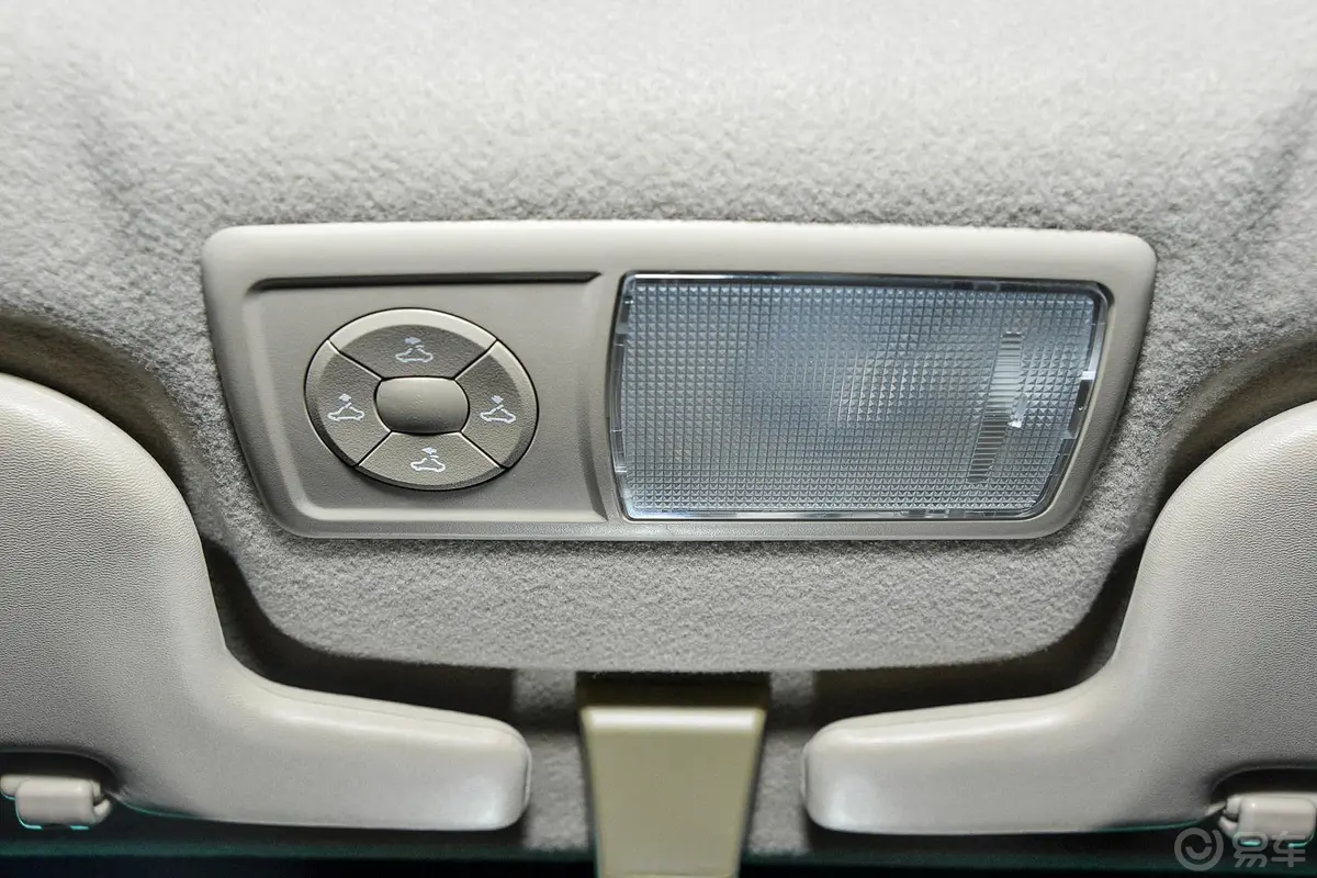 比亚迪F31.5L 手动 尊贵型 节能版前排车顶中央控制区