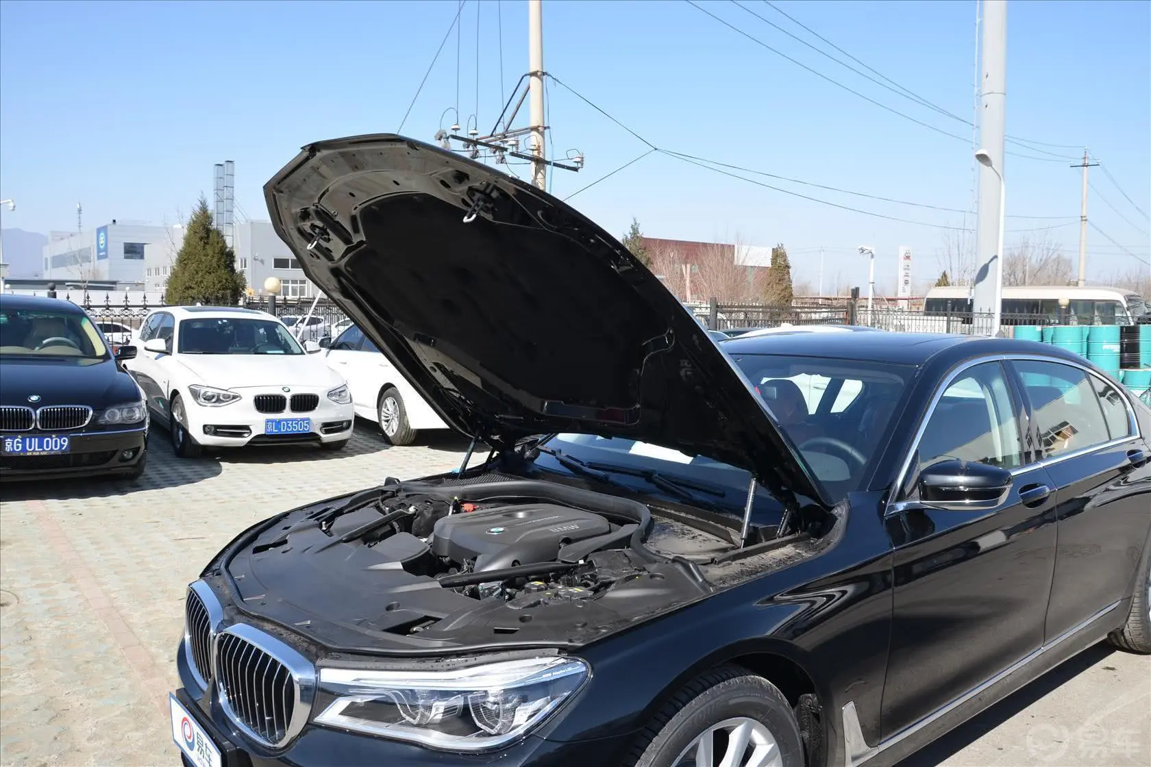 宝马7系730Li 领先型发动机盖开启