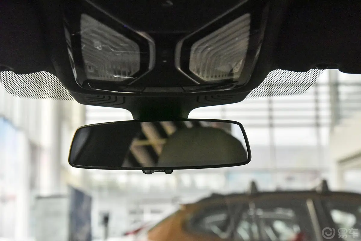 宝马7系750Li xDrive 四座版内后视镜