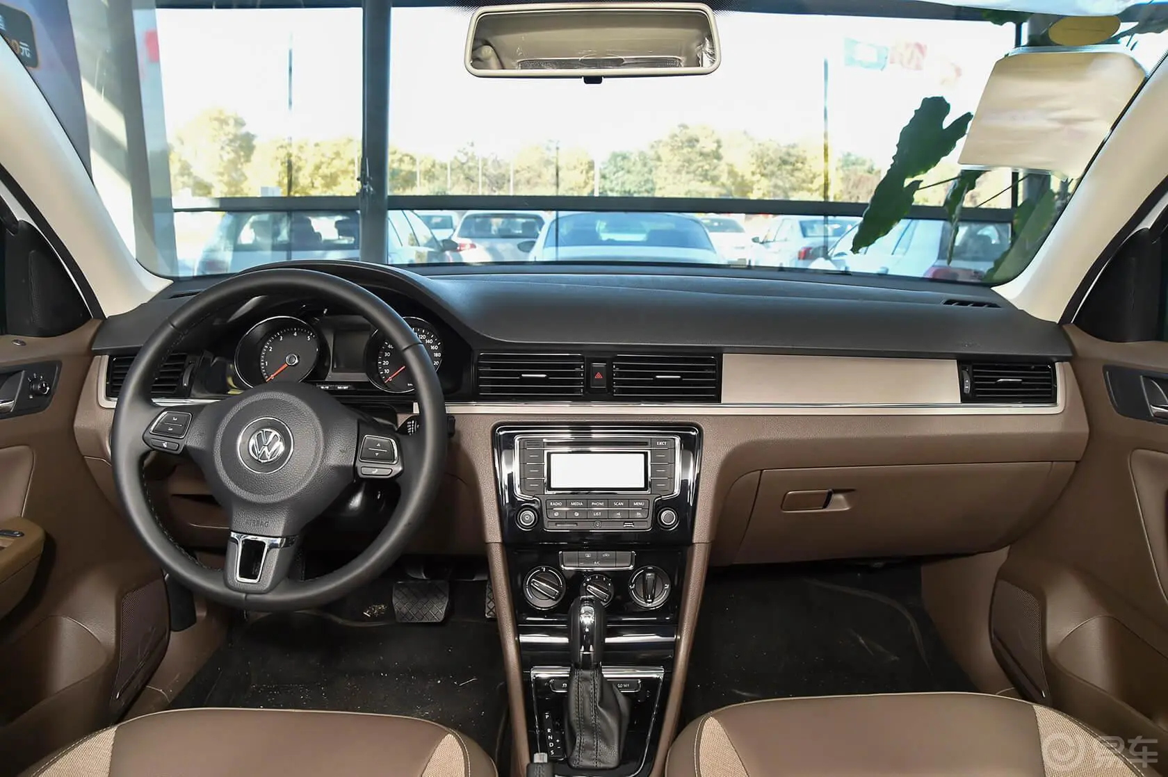 宝来1.6L 自动 舒适型前排车顶中央控制区