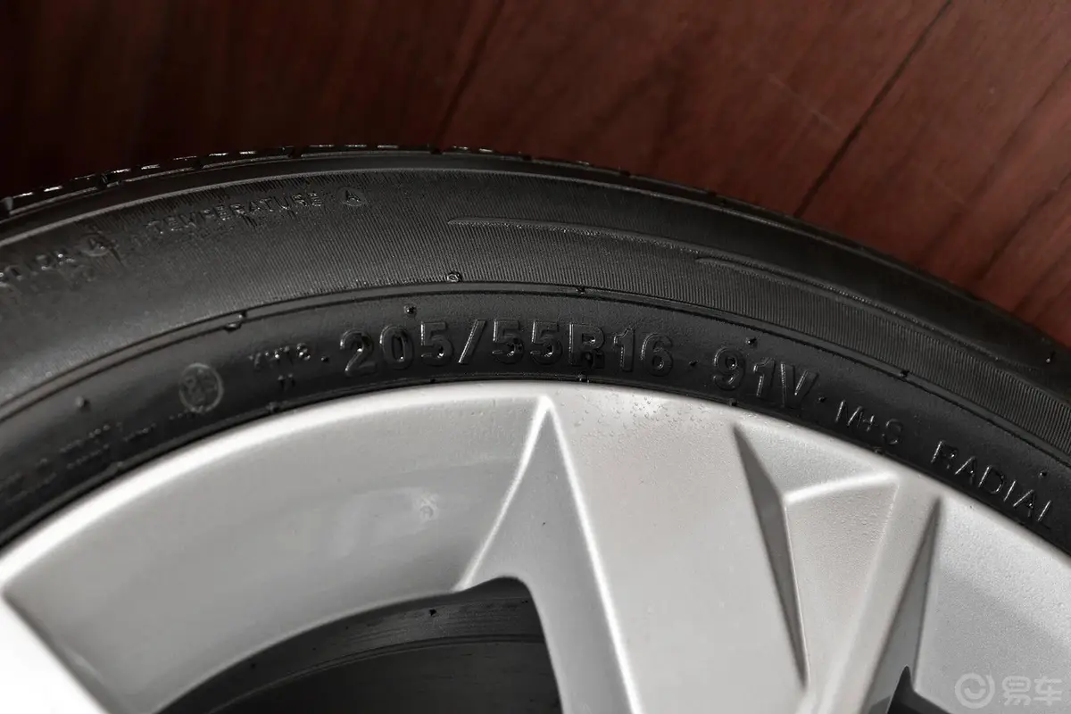 宝来1.6L 自动 时尚型轮胎规格