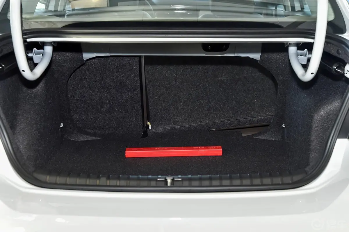 宝来1.6L 自动 舒适型行李箱空间
