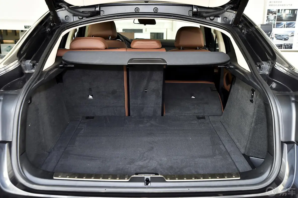 宝马X6xDrive35i 豪华型行李箱空间