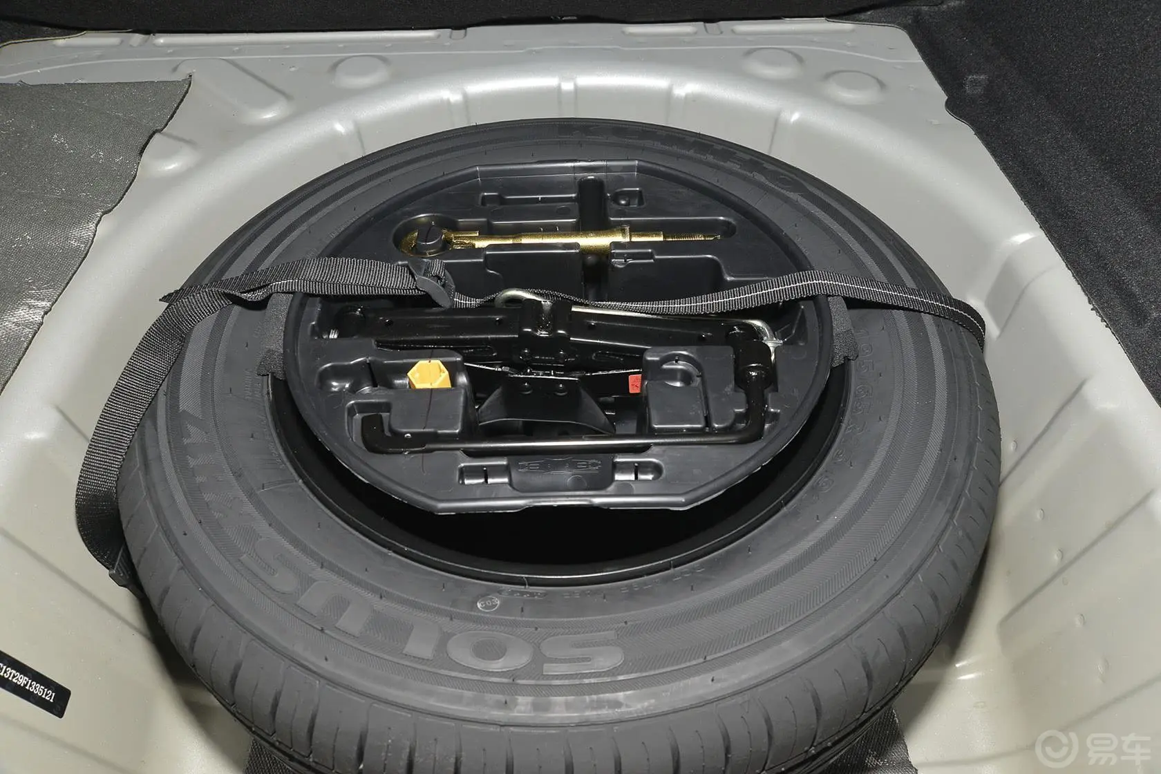 世嘉三厢 1.6L 手动 品尚型 VTS版备胎
