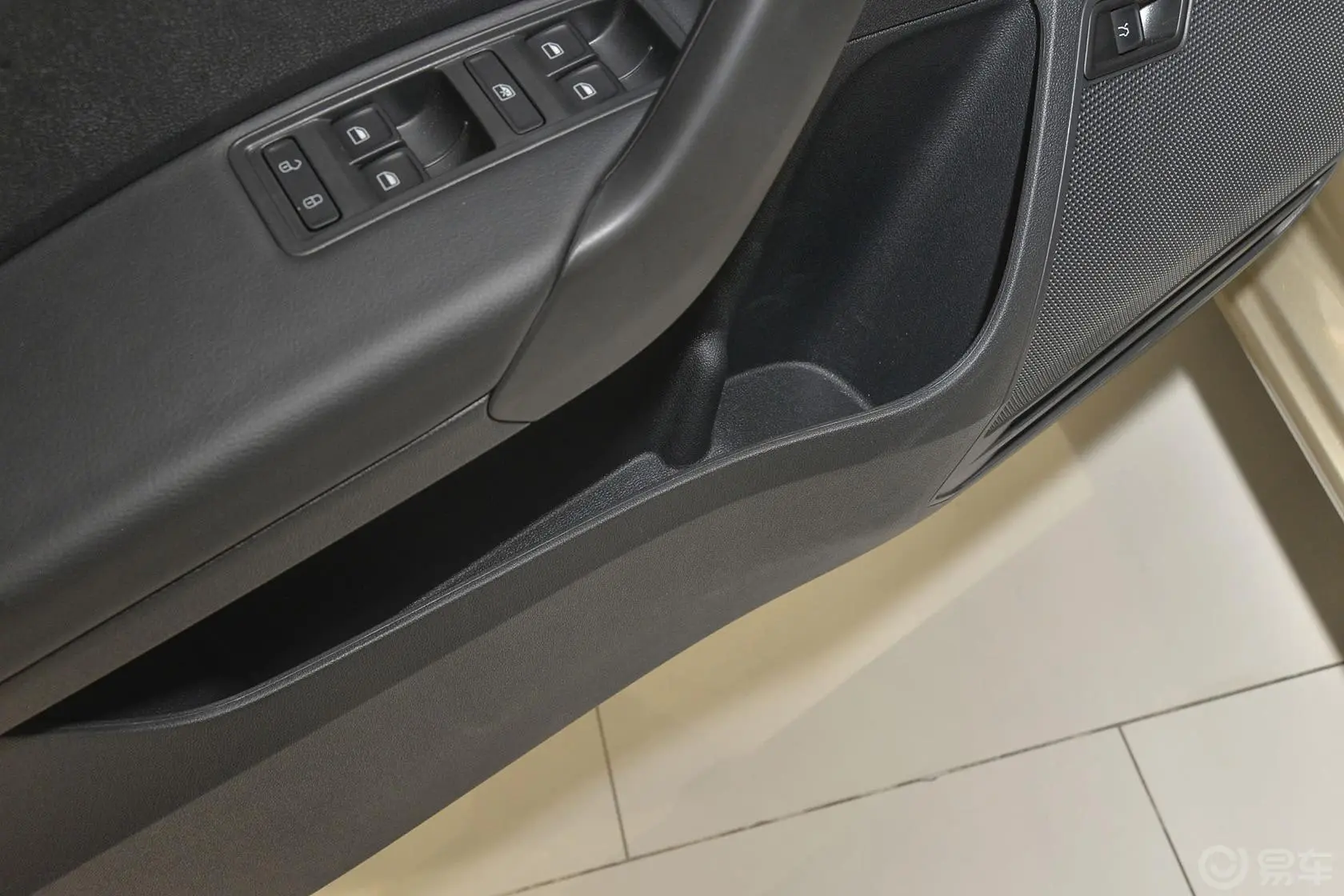 桑塔纳1.4L 手动 舒适版驾驶员门储物盒