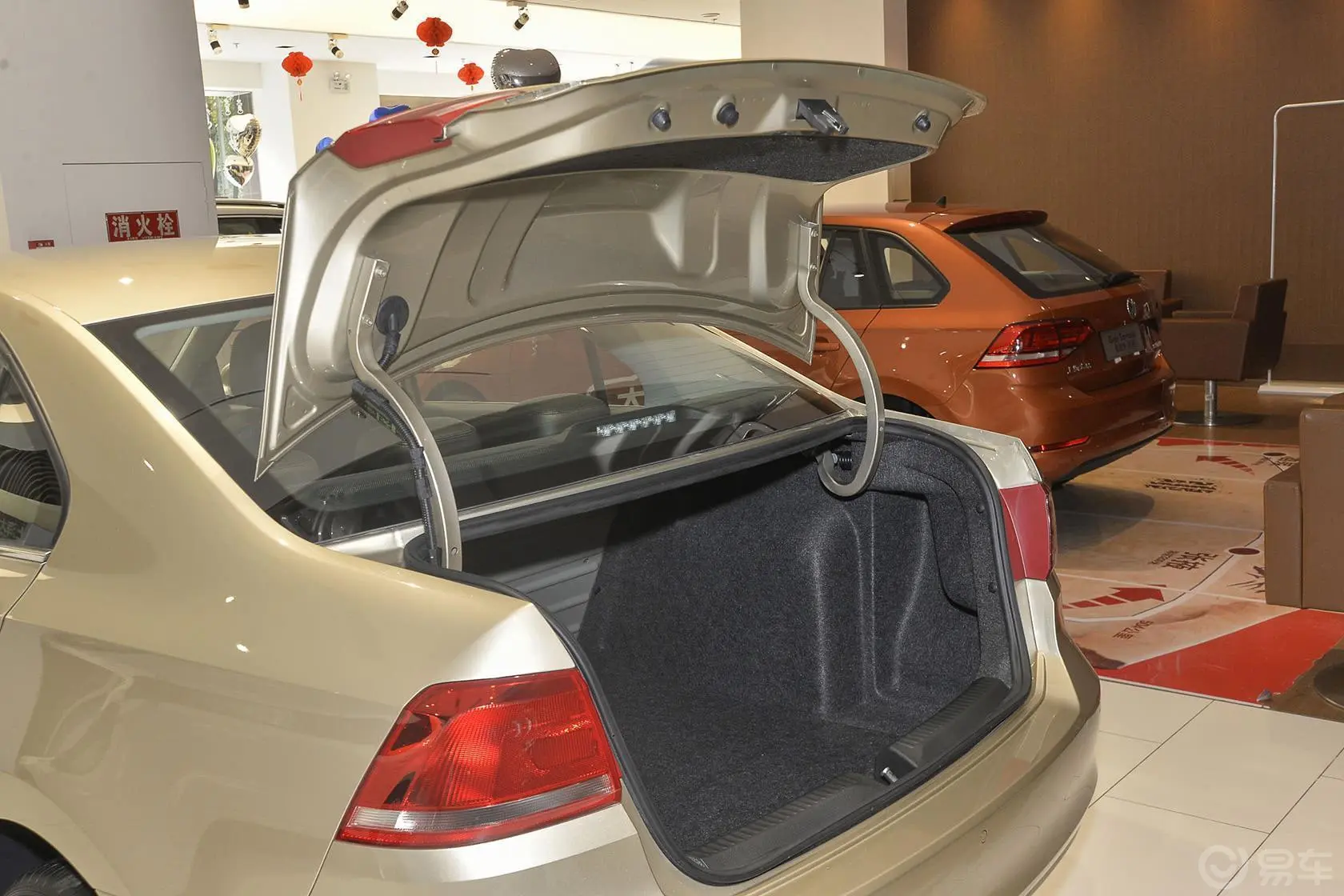 桑塔纳1.4L 手动 舒适版行李厢开口范围