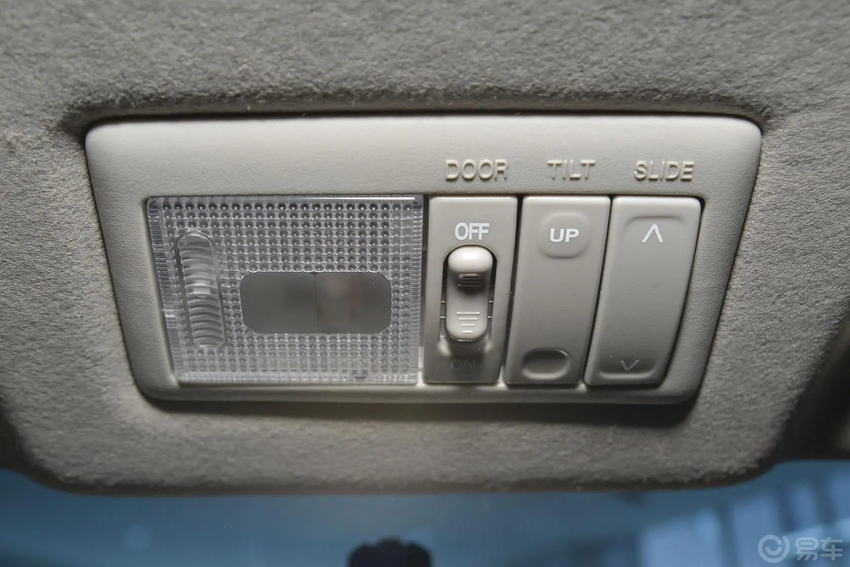 长安CX201.4L 手动 天窗导航版 国V前排车顶中央控制区