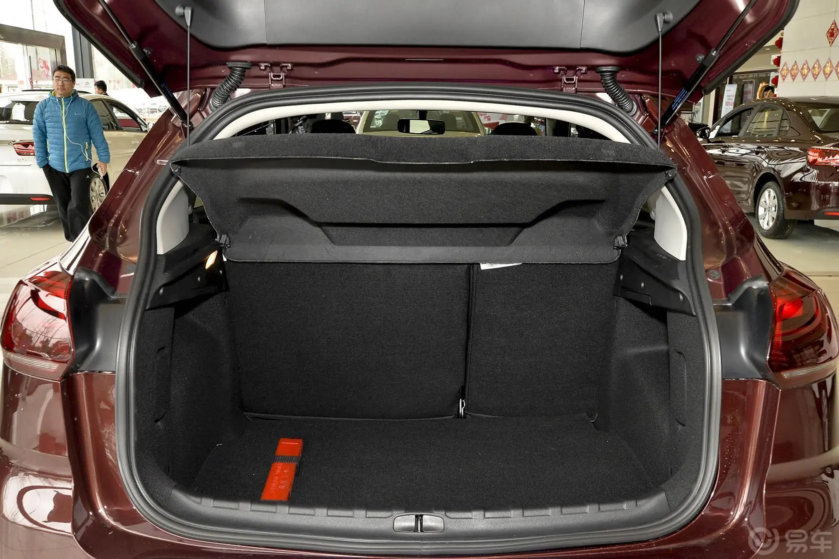 雪铁龙C3-XR1.6L 手动时尚型行李箱空间