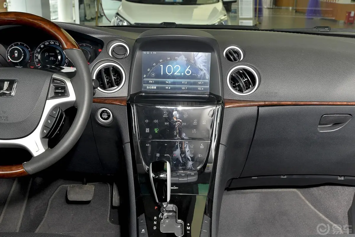 大7 SUV2.2T 自动 两驱 智慧型中控台整体