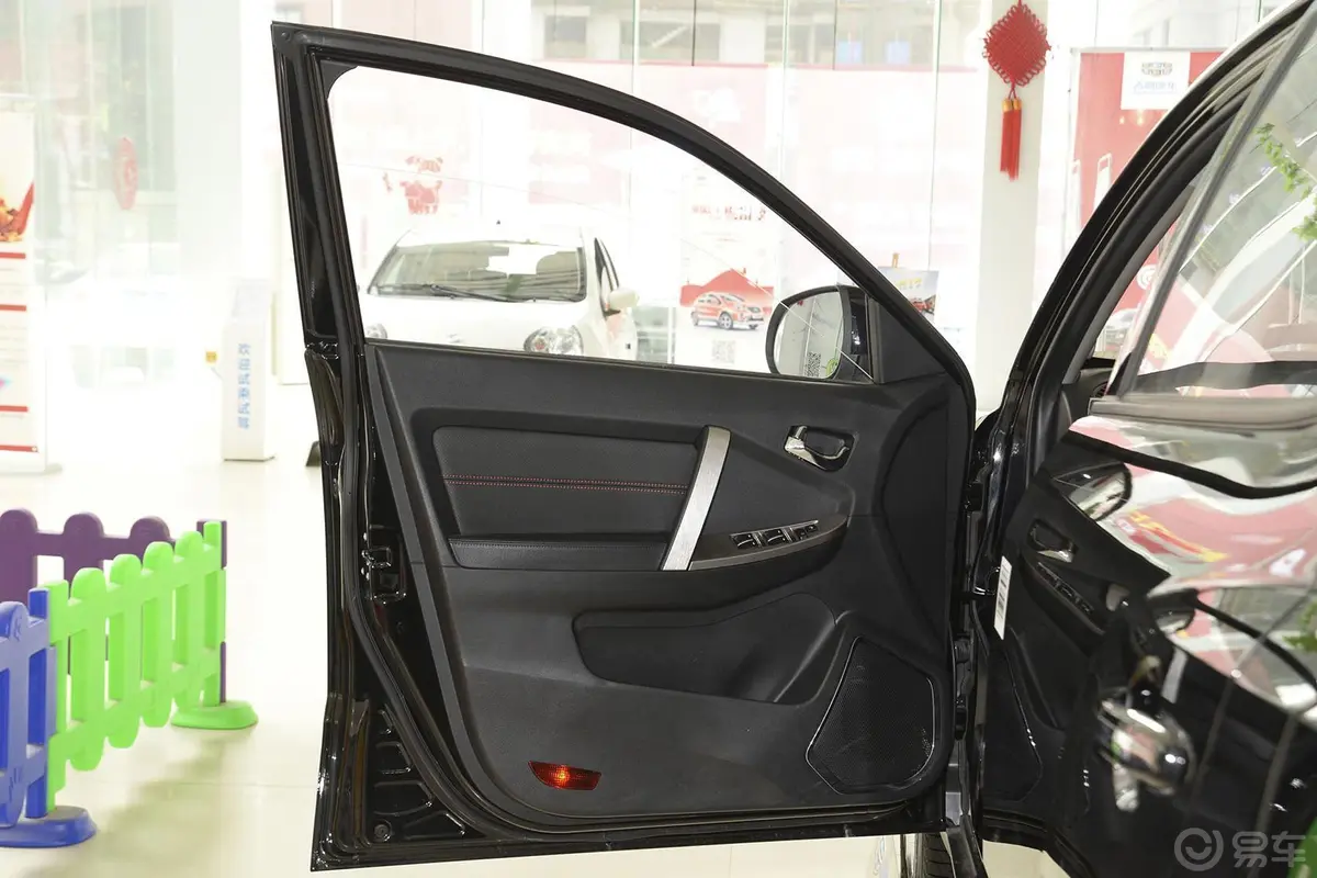 吉利GX7经典版 1.8L 手动 电商专供版 国Ⅴ驾驶员侧车门内门板