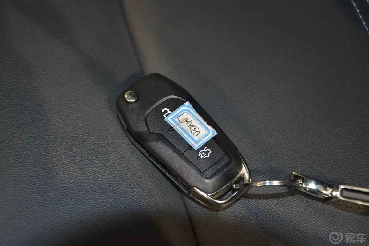撼路者2.0T 手自一体 两驱 豪华版 汽油钥匙