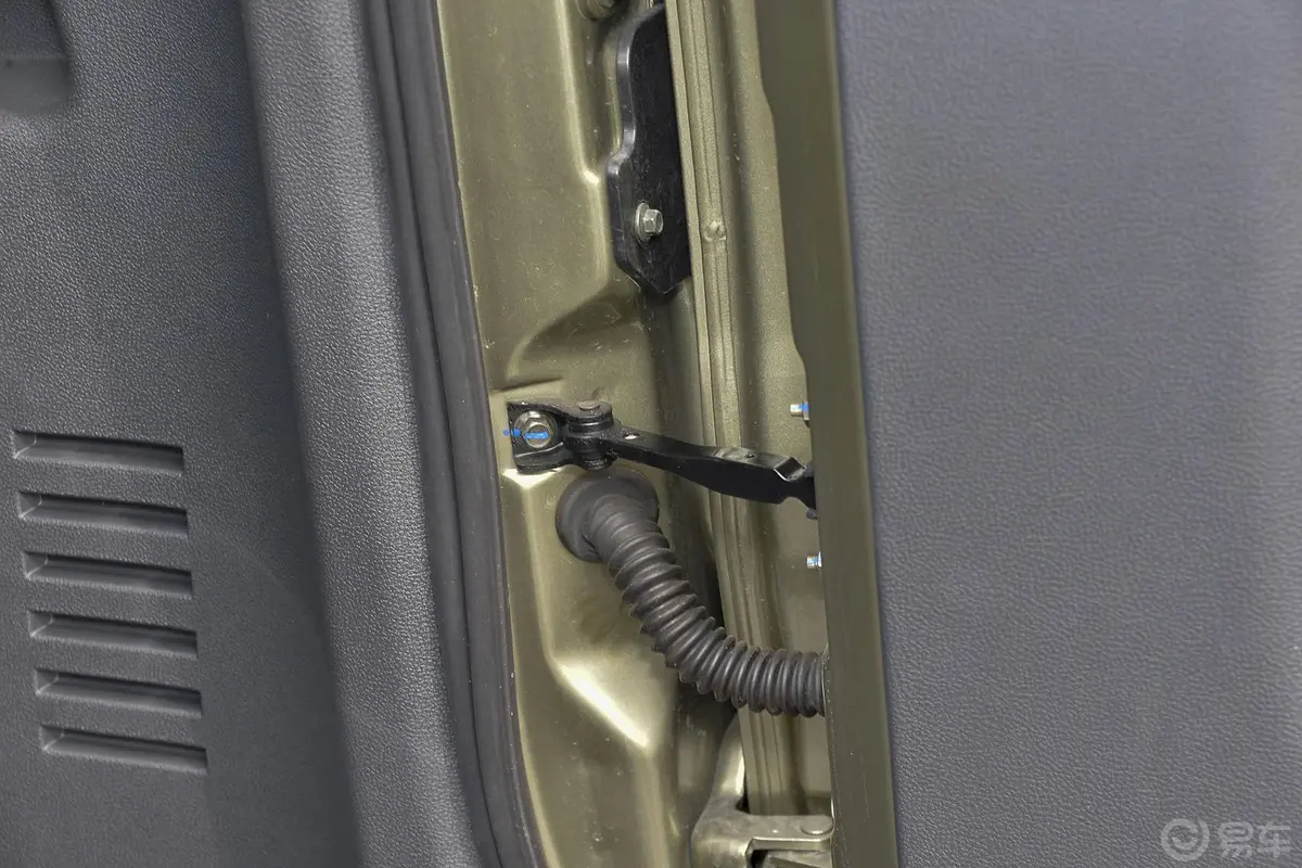 幻速S21.5L 手动 创业版行李厢支撑杆