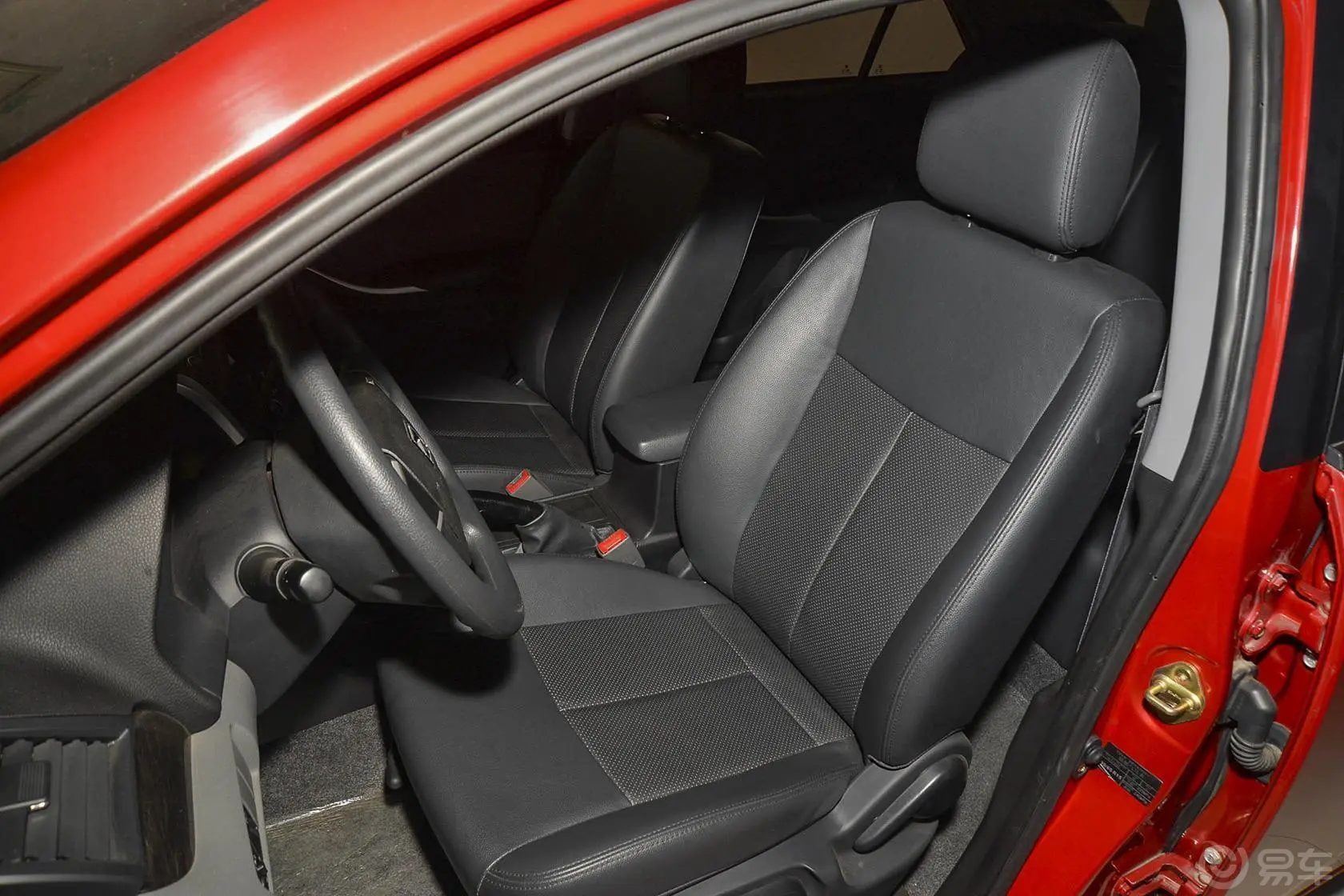 众泰Z3001.6L 驾值版 自动 精英型驾驶员座椅