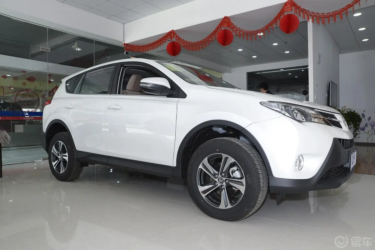 RAV4荣放2.0L CVT 两驱 风尚版正侧车头向右水平