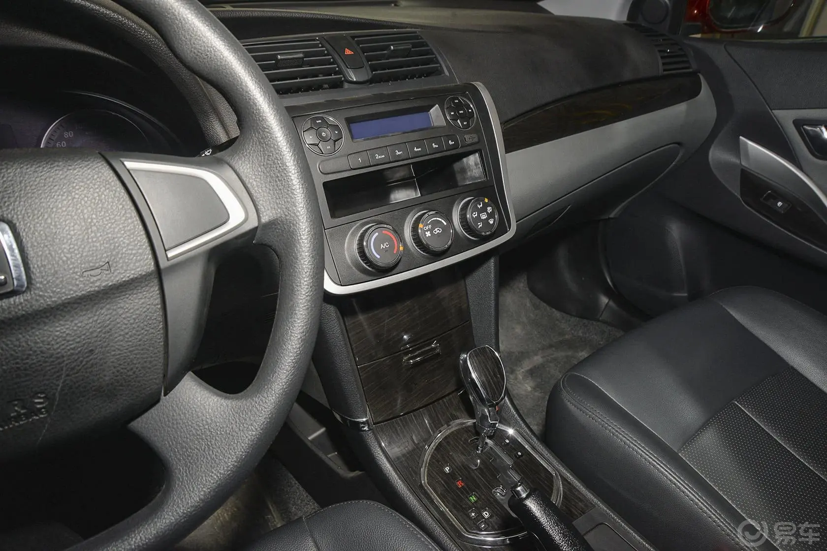 众泰Z3001.6L 驾值版 自动 精英型中控台驾驶员方向