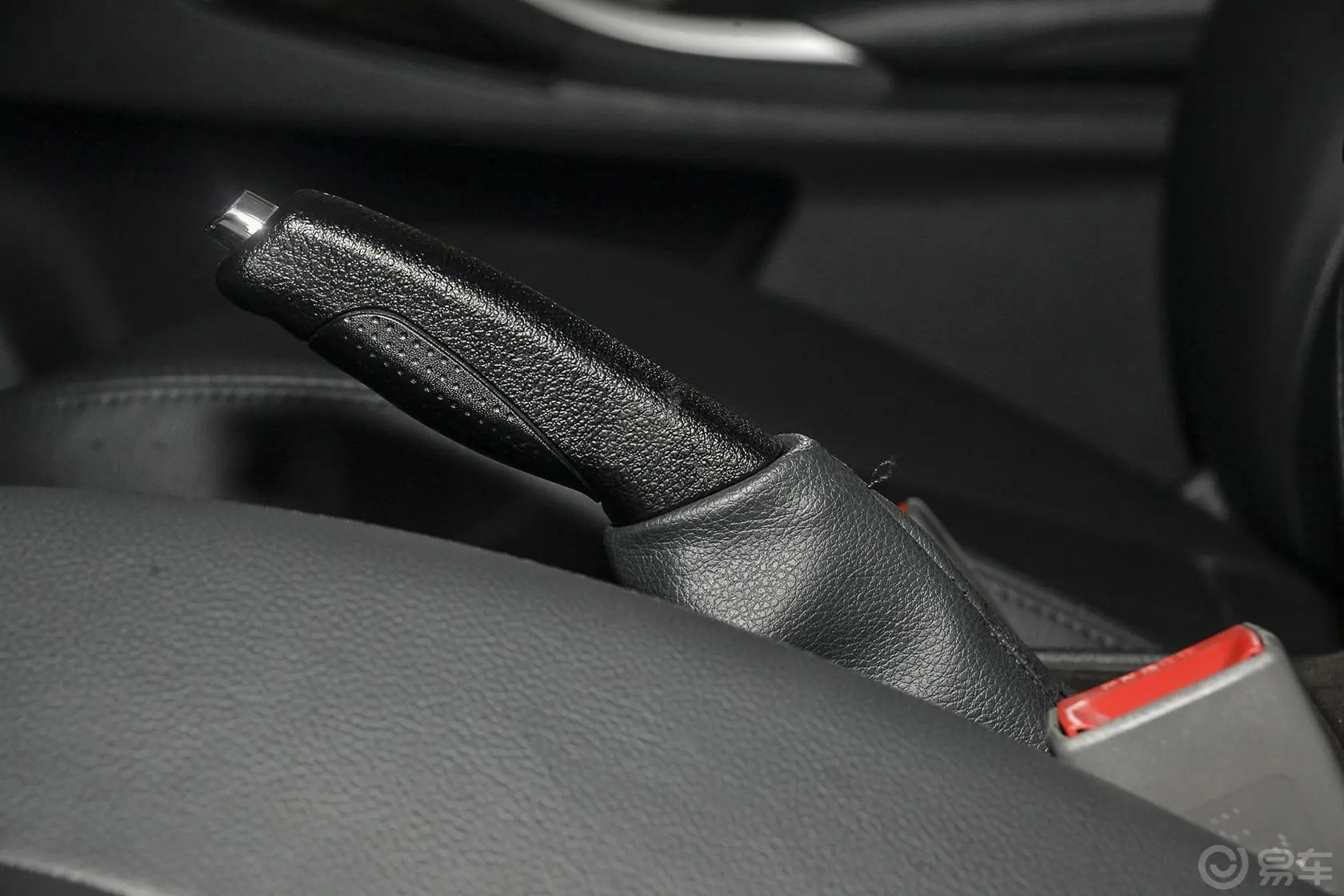 众泰Z3001.6L 驾值版 自动 精英型驻车制动（手刹，电子，脚刹）