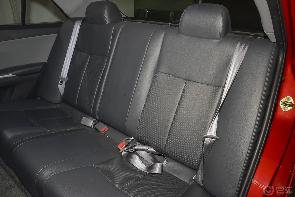 众泰Z3001.6L 驾值版 自动 精英型后排座椅