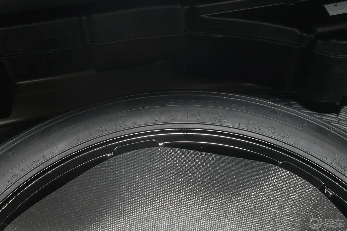 凯迪拉克SRX3.0L 手自一体 精英型备胎规格