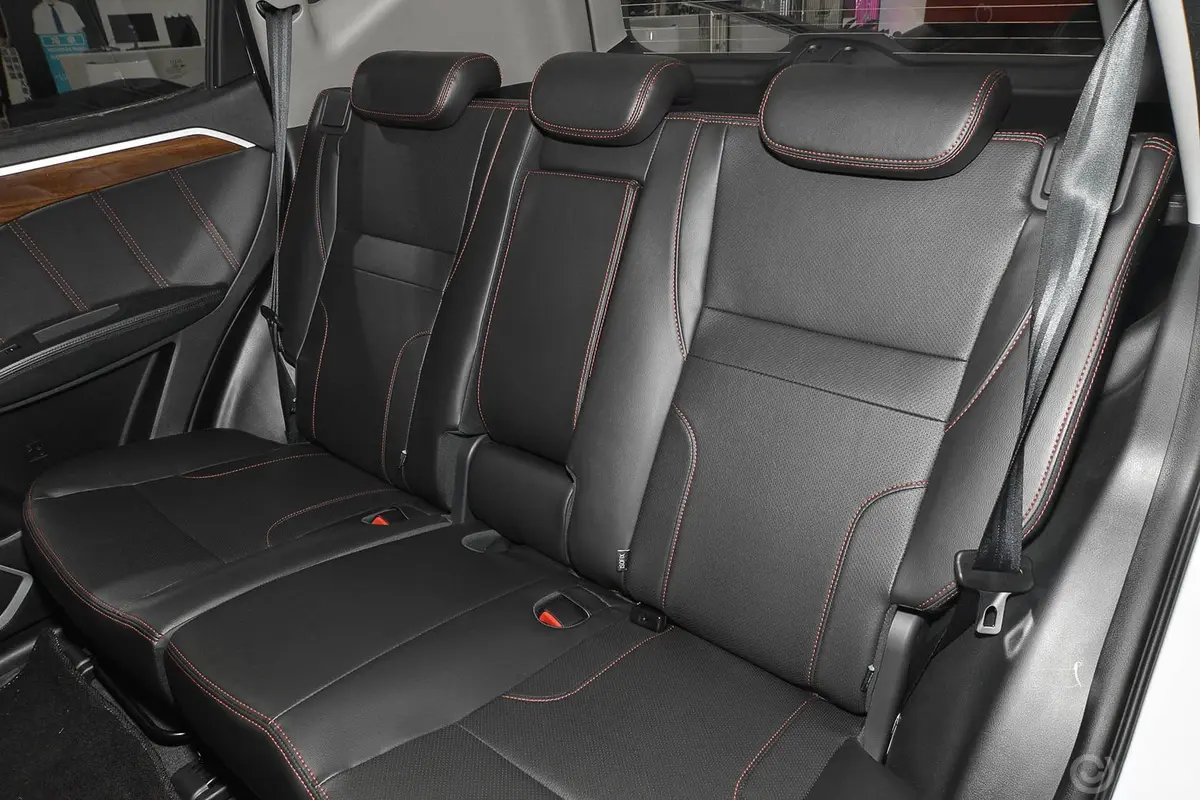 吉利GX7运动版 2.0L 自动 豪华型升级版后排座椅