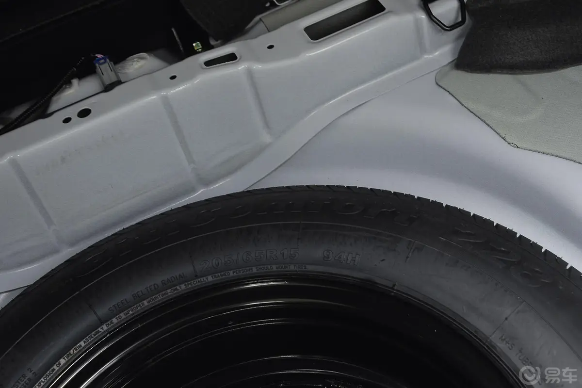 帝豪RS 1.5L CVT 向上版备胎规格