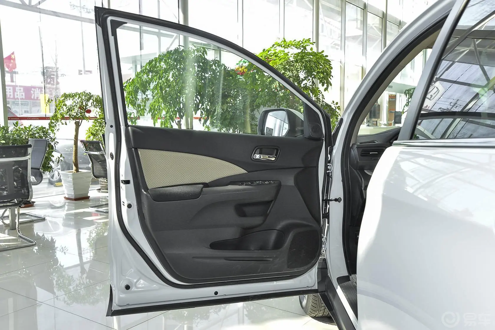 本田CR-V2.0L 两驱 风尚版驾驶员侧车门内门板