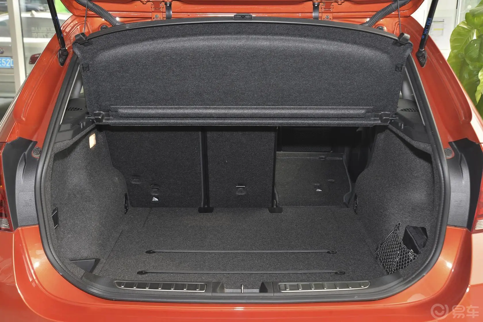 宝马X1sDrive18i 领先晋级版行李箱空间（后排右放倒）