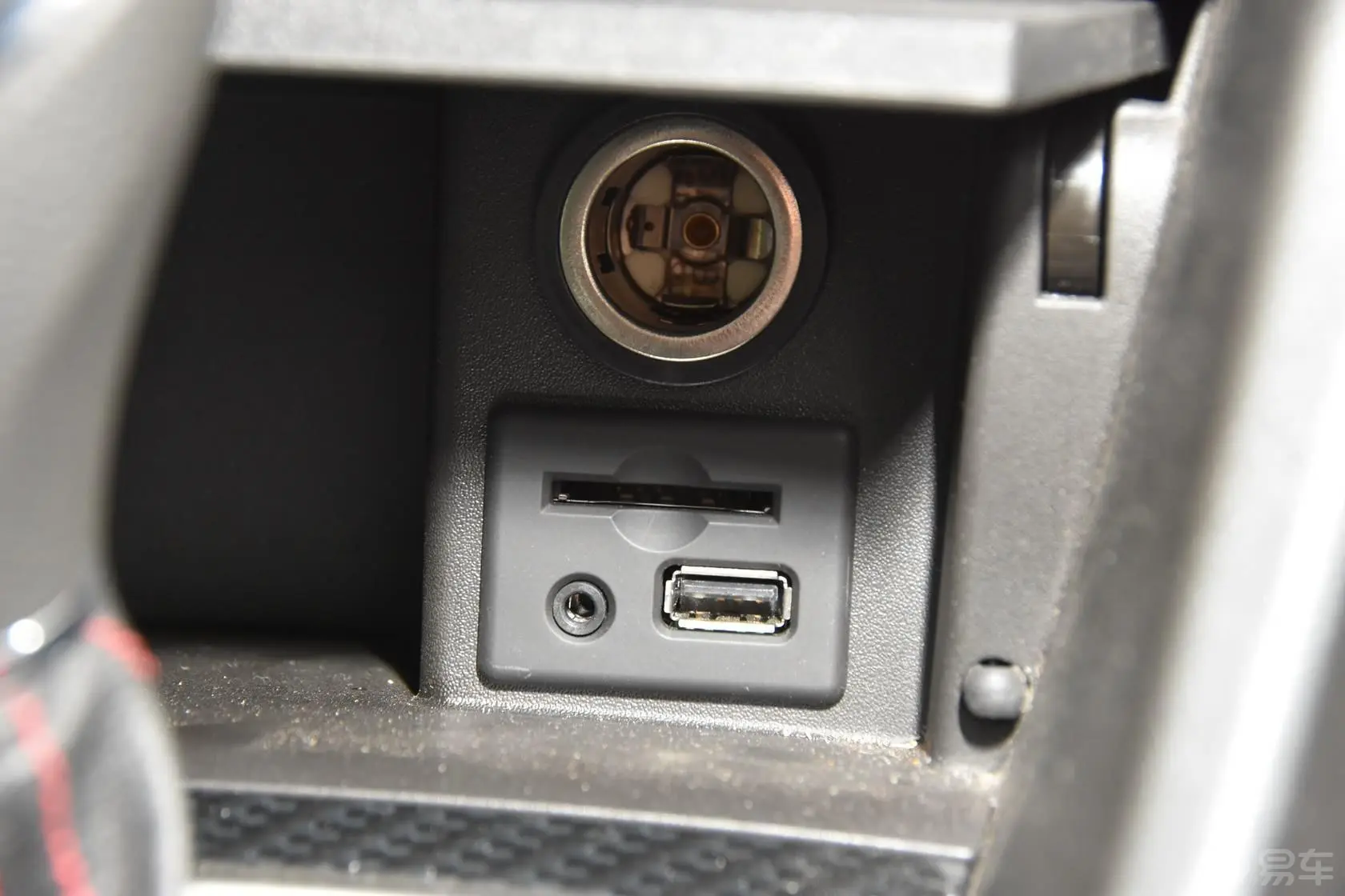 英朗18T 双离合 运动旗舰版USB接口