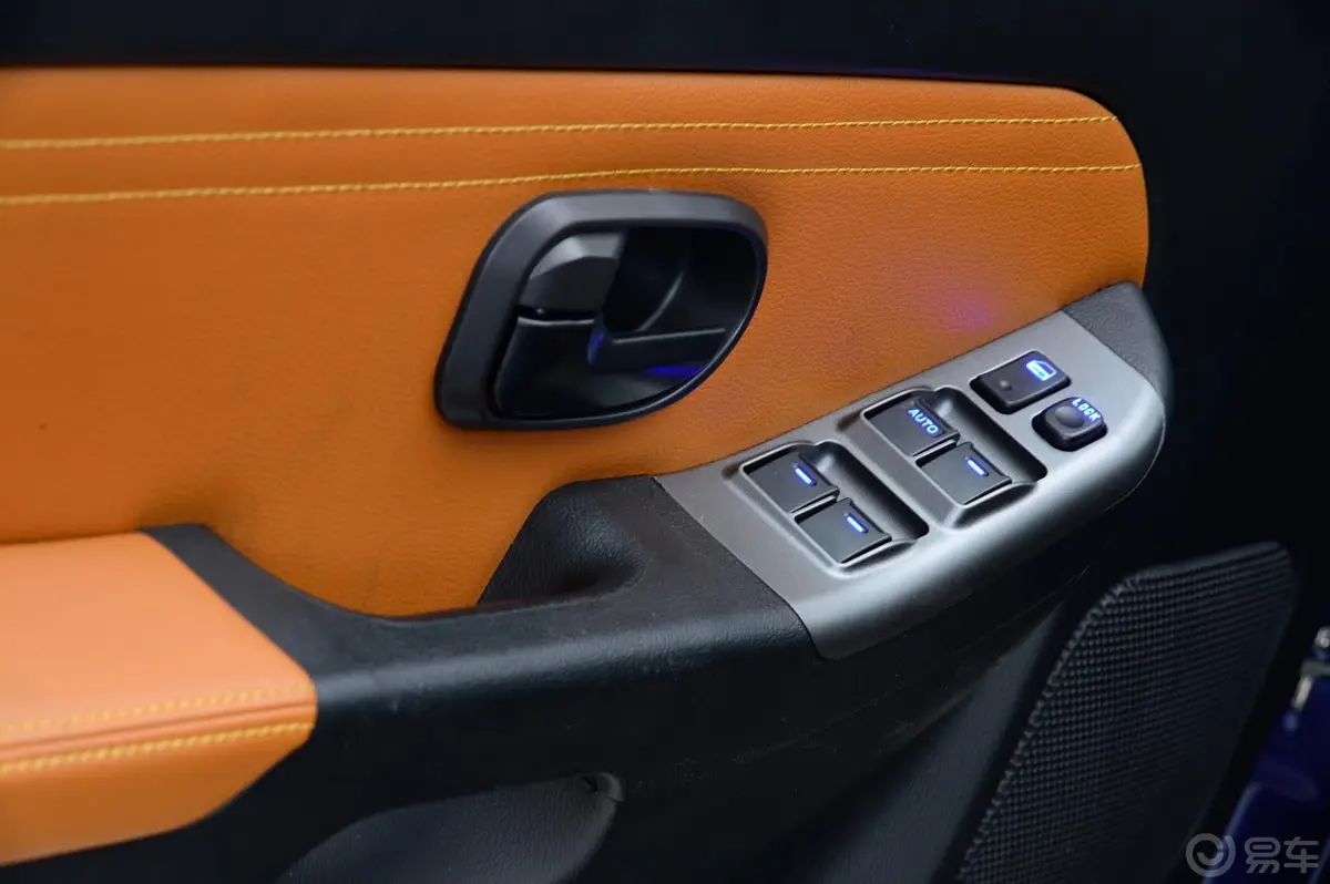 宝典新超值版 2.4L 手动 四驱 舒适版 汽油 国V车窗升降键