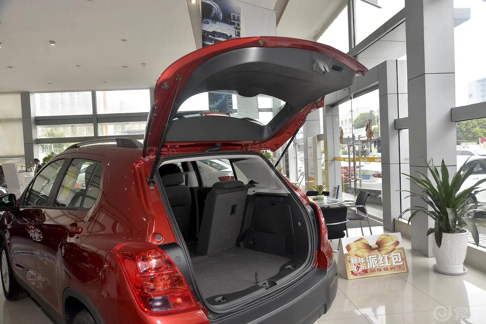 创酷1.4T 手动 舒适型天窗版行李厢开口范围