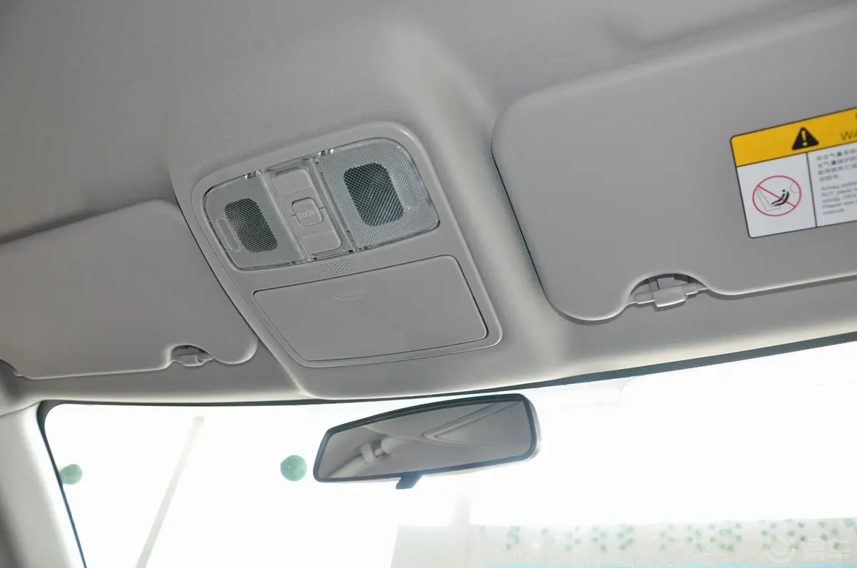 长安欧尚CX701.6L 手动 舒适版前排车顶中央控制区