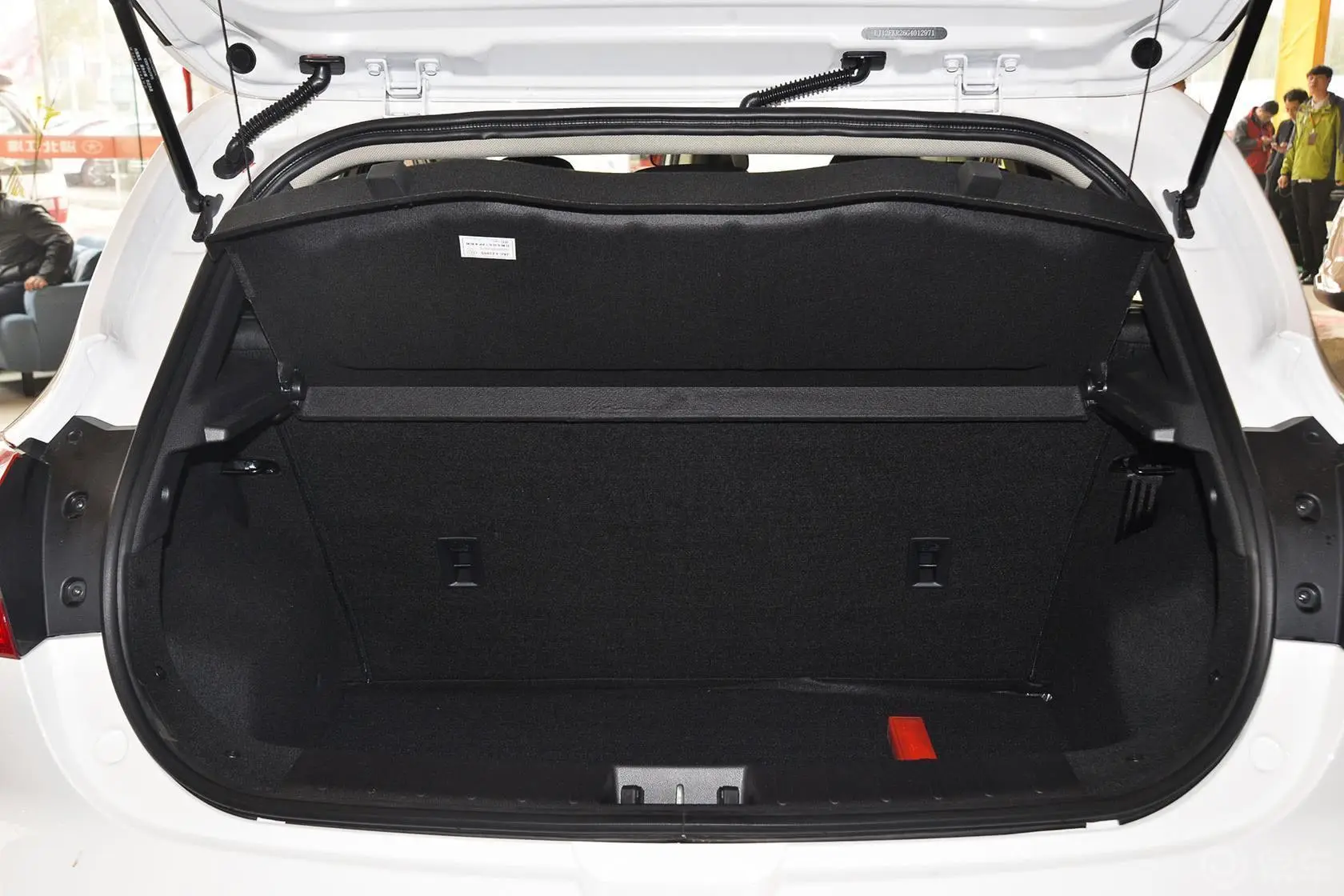 瑞风S21.5L MT 豪华智能型行李箱空间